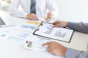 如何在财富管理中有效规划未来三代的税务与财产安排?